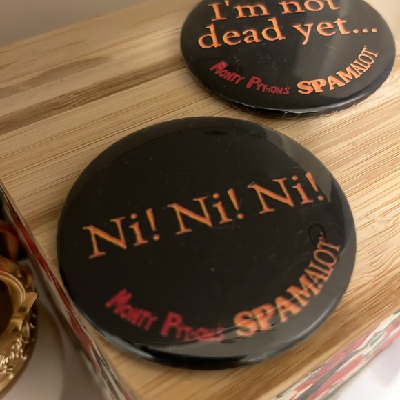 Two Monty Python Spamalot Buttons - Picture 4 of 4